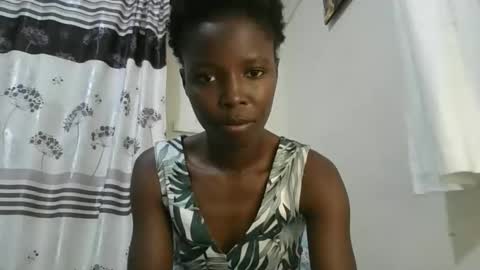 Snapshot of pretty_petite_ebony chatting on November 22, 2025, 5:39 am pretty_petite_ebony online show from November 22, 2025, 5:39 am
