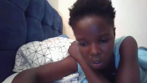 Snapshot of pretty_petite_ebony chatting on November 30, 2025, 10:41 am pretty_petite_ebony online show from November 30, 2025, 10:41 am