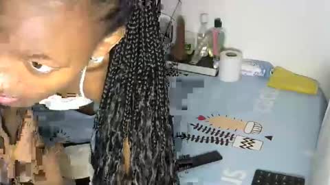 Pretty doll online show from November 5, 2025, 6:52 pm