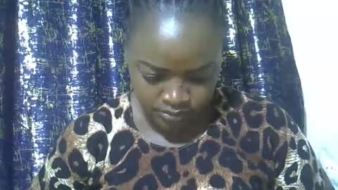 pretty_vall online show from October 13, 2025, 7:25 pm