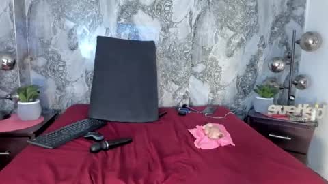 Snapshot of pretty_wannda chatting on April 24, 2026, 11:29 pm online show from April 24, 2026, 11:29 pm