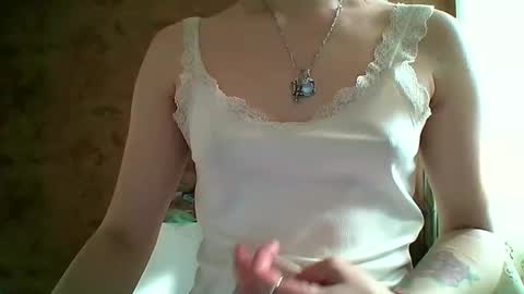 Snapshot of prettybella_7 chatting on May 24, 2026, 4:28 am Bella online show from May 24, 2026, 4:28 am
