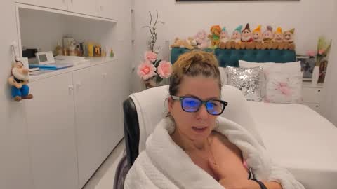 Snapshot of prettyblackeyes chatting on February 26, 2026, 7:18 am wilma online show from February 26, 2026, 7:18 am