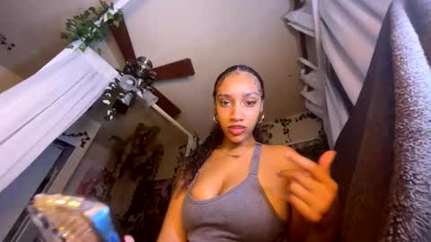 Snapshot of prettyblackgal chatting on December 17, 2025, 7:58 am prettyblackgal online show from December 17, 2025, 7:58 am