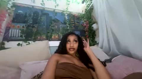 Snapshot of prettyblackgal chatting on February 7, 2026, 7:34 am prettyblackgal online show from February 7, 2026, 7:34 am
