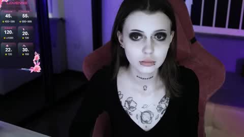 Snapshot of prettybones chatting on October 24, 2025, 11:12 pm Violet online show from October 24, 2025, 11:12 pm