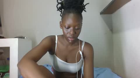 Snapshot of prettydollk_dons chatting on February 15, 2026, 8:02 am prettydollk_dons online show from February 15, 2026, 8:02 am