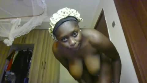 Snapshot of prettydulce chatting on June 23, 2026, 11:30 am prettydulce online show from June 23, 2026, 11:30 am