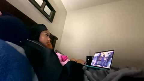 prettyfacefemale online show from February 3, 2026, 6:40 am