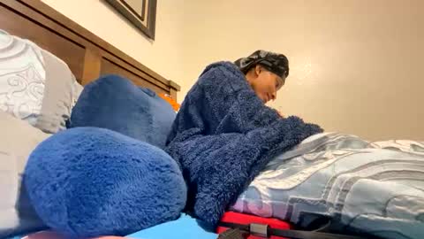 prettyfacefemale online show from February 6, 2026, 2:49 am