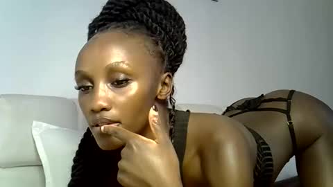 Snapshot of prettygee21 chatting on January 12, 2026, 12:21 pm Pretty darkskin doll online show from January 12, 2026, 12:21 pm