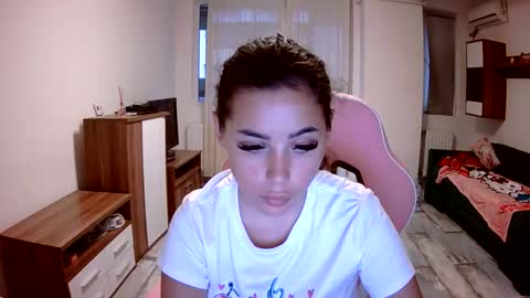 prettyjulliette online show from September 11, 2025, 4:07 pm