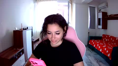 prettyjulliette online show from September 24, 2025, 2:42 pm