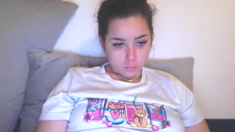 Snapshot of prettyjulliette chatting on December 17, 2025, 2:34 pm prettyjulliette online show from December 17, 2025, 2:34 pm