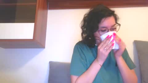 Snapshot of prettyjulliette chatting on December 18, 2025, 2:23 pm prettyjulliette online show from December 18, 2025, 2:23 pm