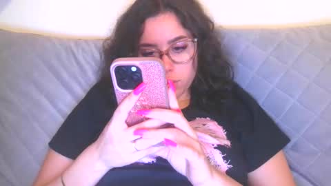 Snapshot of prettyjulliette chatting on December 20, 2025, 2:57 pm prettyjulliette online show from December 20, 2025, 2:57 pm