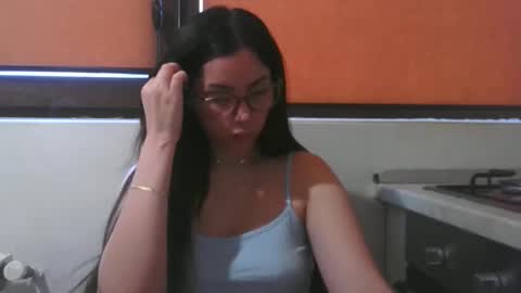 prettyjulliette online show from May 14, 2026, 2:35 pm