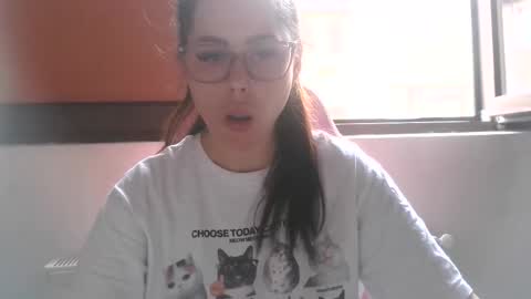prettyjulliette online show from May 25, 2026, 3:51 pm