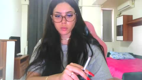 prettyjulliette online show from June 27, 2026, 3:50 pm