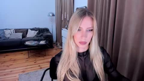 Snapshot of prettyk1ller chatting on November 17, 2025, 1:33 am Eva online show from November 17, 2025, 1:33 am