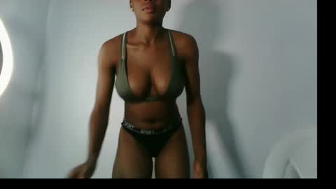 Snapshot of prettylove5 chatting on October 9, 2025, 2:59 pm evelyn online show from October 9, 2025, 2:59 pm