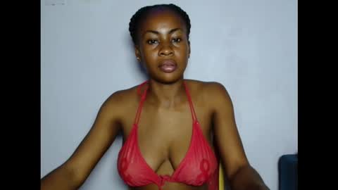 Snapshot of prettylove5 chatting on November 18, 2025, 4:00 pm evelyn online show from November 18, 2025, 4:00 pm