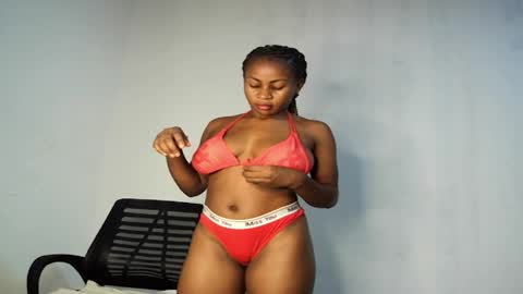Snapshot of prettylove5 chatting on June 5, 2026, 7:47 am evelyn online show from June 5, 2026, 7:47 am
