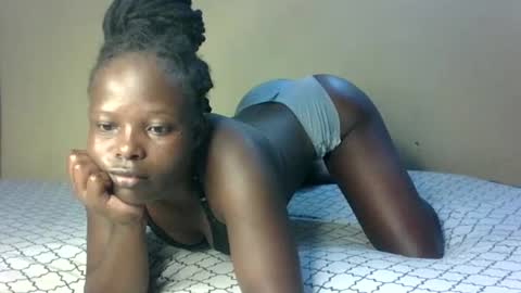 Snapshot of prettymelly_ chatting on February 1, 2026, 12:31 am Melly online show from February 1, 2026, 12:31 am