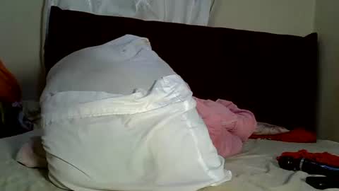 Snapshot of prettyriss chatting on June 6, 2026, 6:01 pm prettyriss online show from June 6, 2026, 6:01 pm