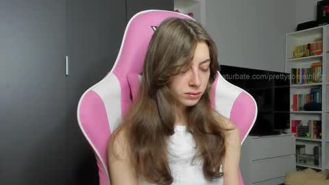 Sophie  next stream will be at Monday  i will wait you guys  online show from October 24, 2025, 6:10 am