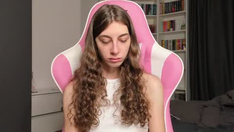 Snapshot of prettysomething chatting on June 18, 2026, 6:24 am Sophie next stream will be at Monday i will wait you guys online show from June 18, 2026, 6:24 am
