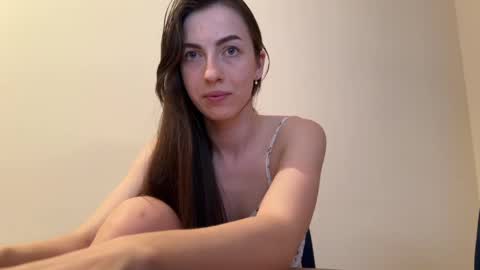 Snapshot of prettyyy_angel chatting on April 5, 2026, 6:05 pm prettyyy_angel online show from April 5, 2026, 6:05 pm