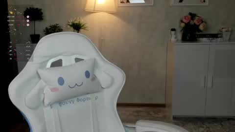 Kitty online show from November 12, 2025, 1:50 am