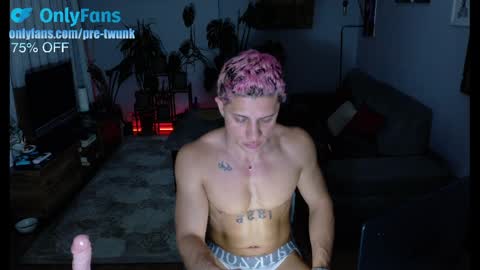 Snapshot of pretwunk chatting on April 10, 2026, 8:35 pm pretwunk online show from April 10, 2026, 8:35 pm