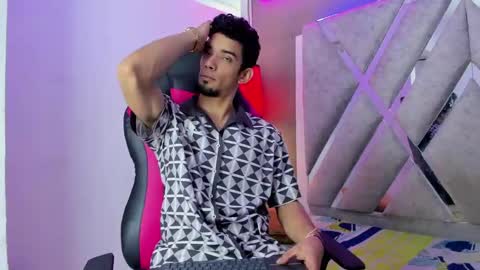 prince_arthur77 online show from November 16, 2025, 7:52 pm