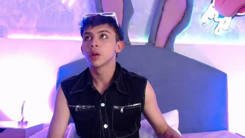 Snapshot of princeapolo_anki chatting on November 21, 2025, 9:57 pm Prince online show from November 21, 2025, 9:57 pm