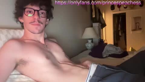 Snapshot of princespeaches chatting on October 19, 2025, 2:01 am Peaches online show from October 19, 2025, 2:01 am