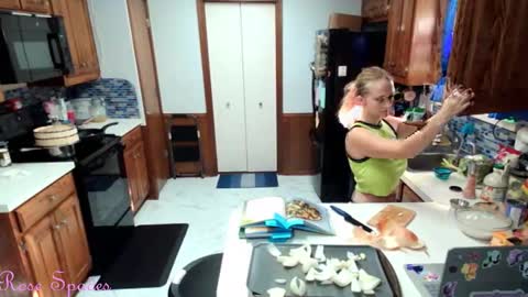 Princess Rose online show from October 31, 2025, 2:40 pm