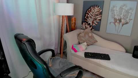 Snapshot of priya_rose chatting on July 25, 2026, 5:43 pm Priya Rose online show from July 25, 2026, 5:43 pm