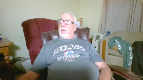 Snapshot of prlbob77 chatting on January 26, 2025, 1:41 am prlbob77 online show from January 26, 2025, 1:41 am