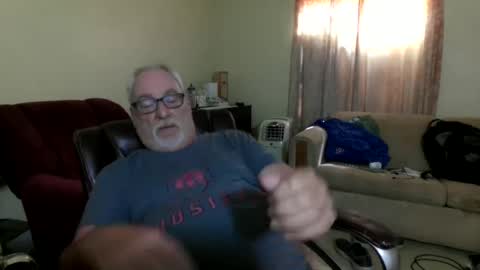 Snapshot of prlbob77 chatting on September 27, 2025, 6:35 pm prlbob77 online show from September 27, 2025, 6:35 pm