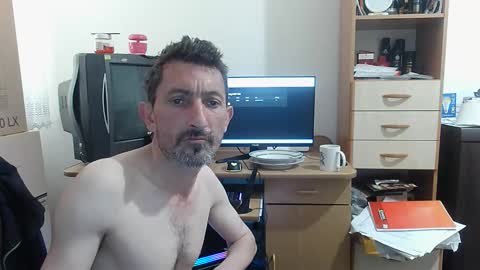 Snapshot of prosexualny chatting on April 19, 2026, 8:35 am Mariusz online show from April 19, 2026, 8:35 am