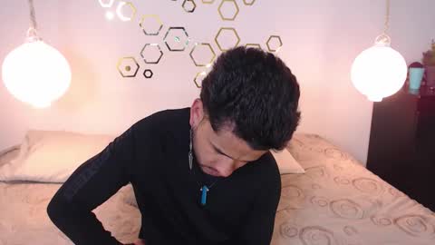 Adris  Juan online show from November 2, 2025, 1:41 am