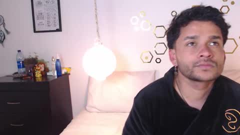 Adris  Juan online show from November 24, 2025, 4:01 am