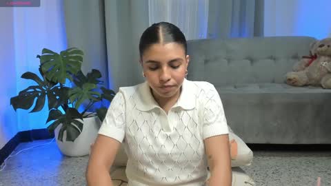    INDEPENDENT MODEL online show from December 6, 2024, 8:07 pm