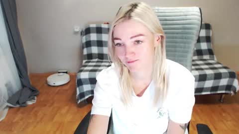 Polly online show from November 26, 2025, 4:57 am