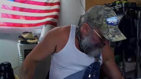 Snapshot of pupdeepdriller chatting on October 27, 2025, 4:11 pm Deep Driller online show from October 27, 2025, 4:11 pm