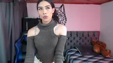 Snapshot of pupi_wolf chatting on June 15, 2026, 4:53 pm Cris online show from June 15, 2026, 4:53 pm