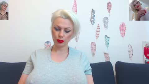 Snapshot of pure_seduce_wow chatting on June 18, 2026, 2:01 am Goldie online show from June 18, 2026, 2:01 am