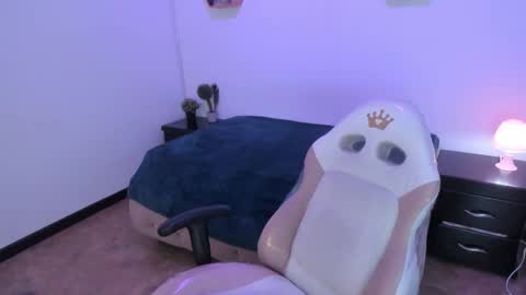 Anna  online show from November 25, 2025, 4:34 am